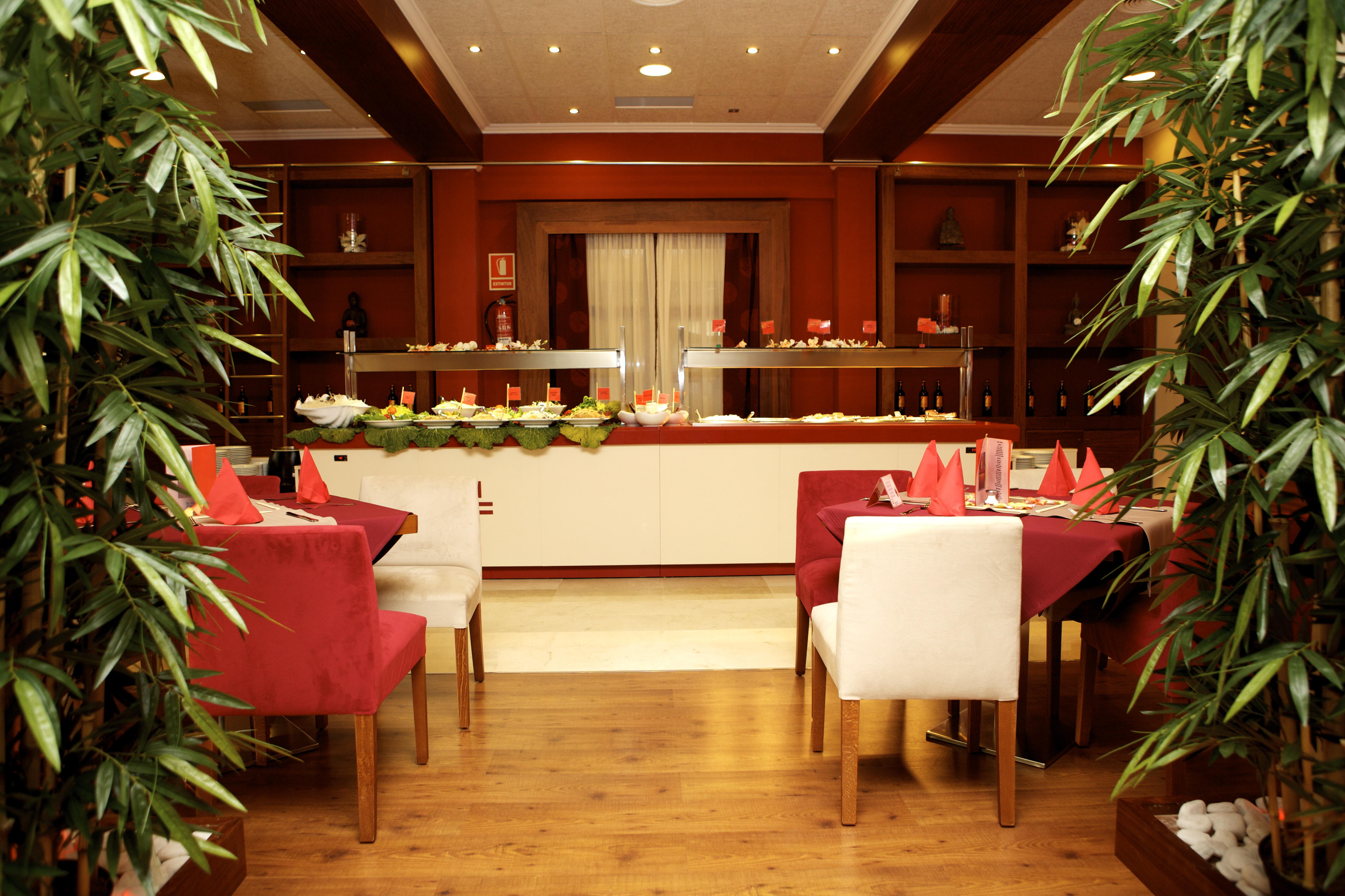 Sahara Nubia Gobi Hotel Ses Cadenes Екстериор снимка A restaurant in Madrid, Spain.