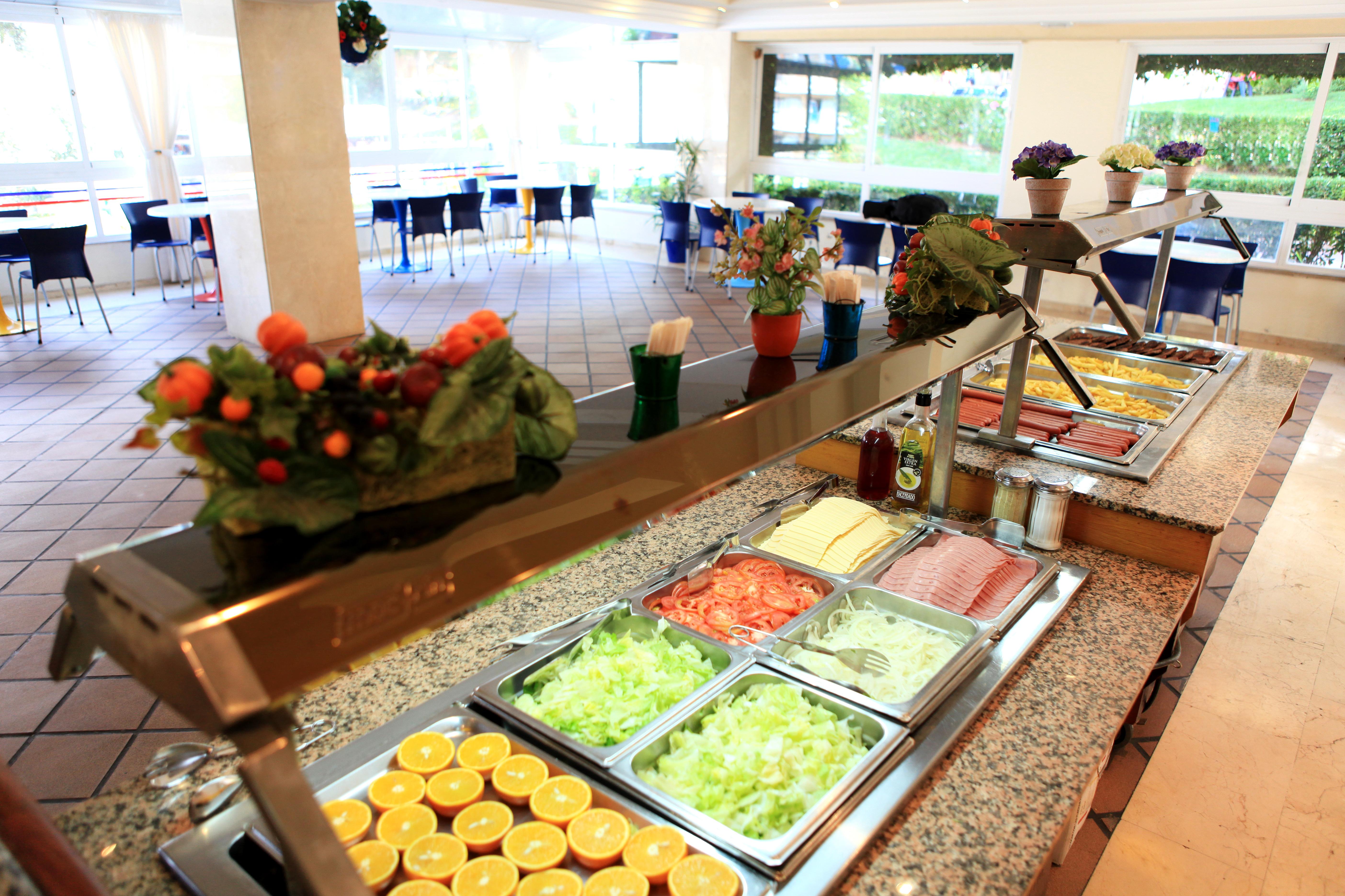 Sahara Nubia Gobi Hotel Ses Cadenes Екстериор снимка Breakfast buffet at a hotel